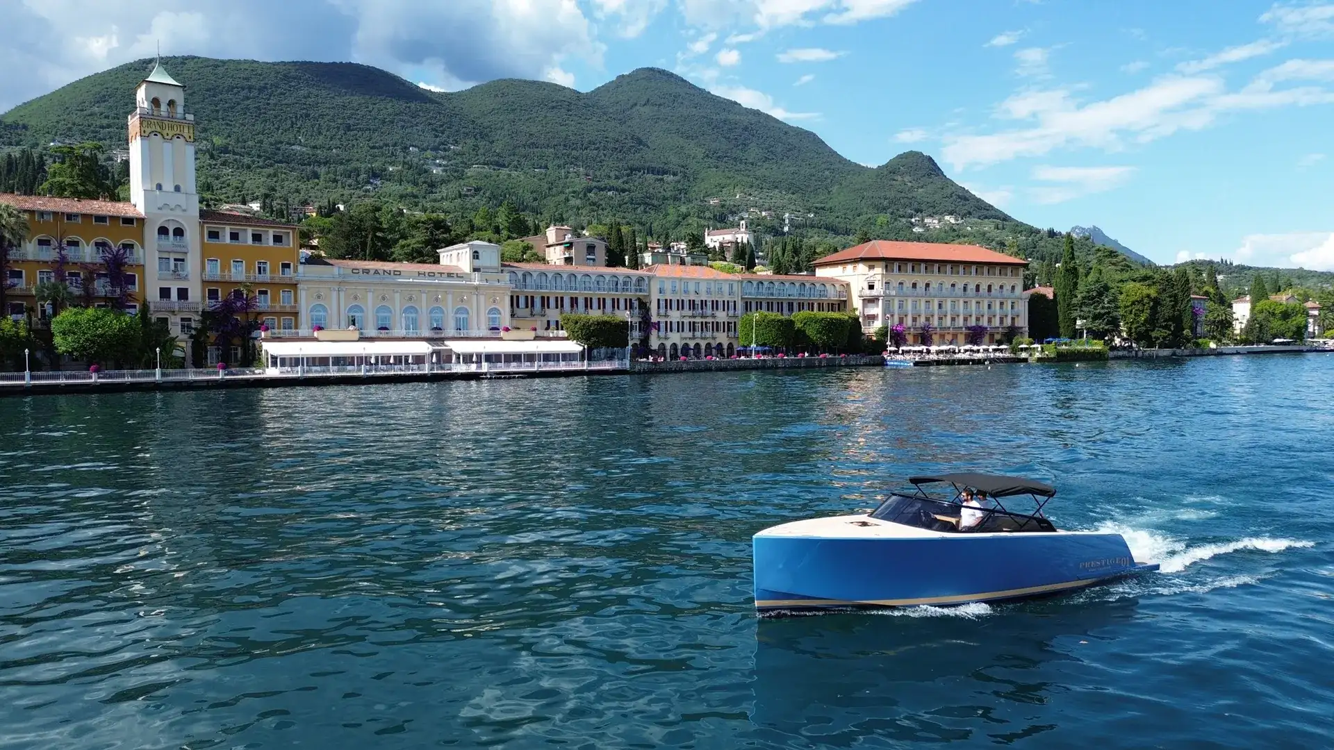 Tour In Yach Sul Lago Di Garda Immagine In Evidenza